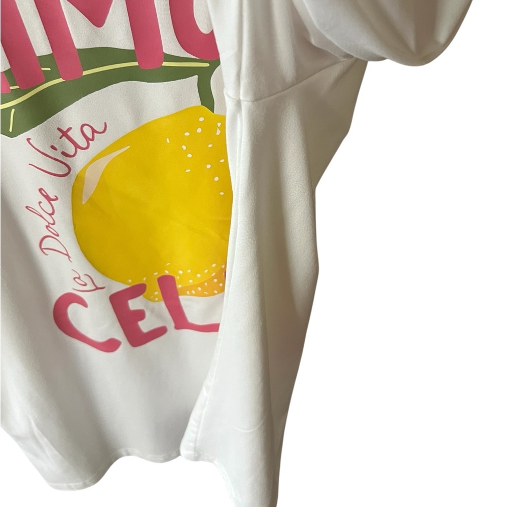 Women’s size large White Tee with Yellow Lemon Graphic - Picture 5 of 7